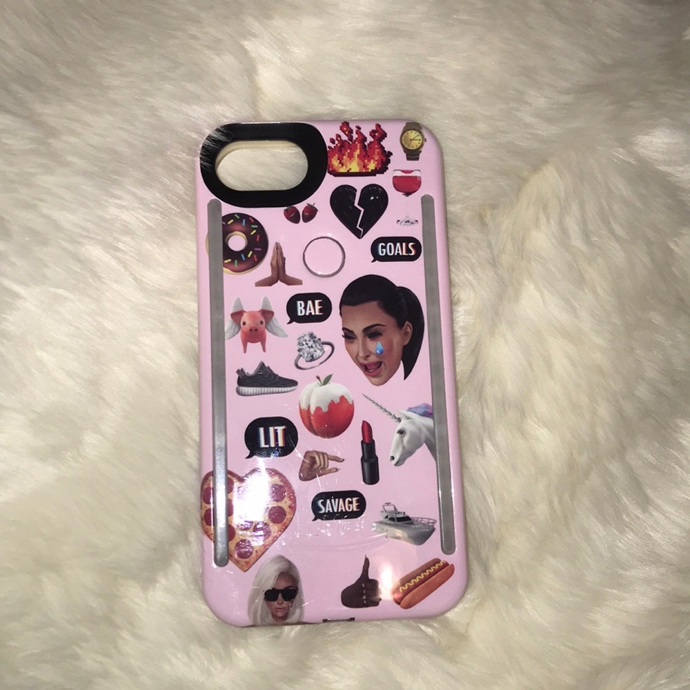 Kim Kardashian’s Pink Duo LuMee IPhone 7 case